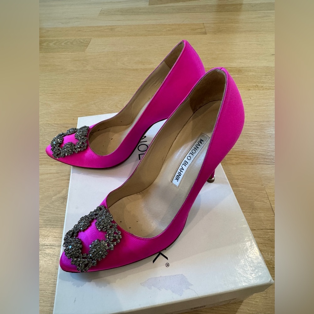 Manolo Blahnik Hangisi Silk Pumps size 36 - Picture 4 of 16
